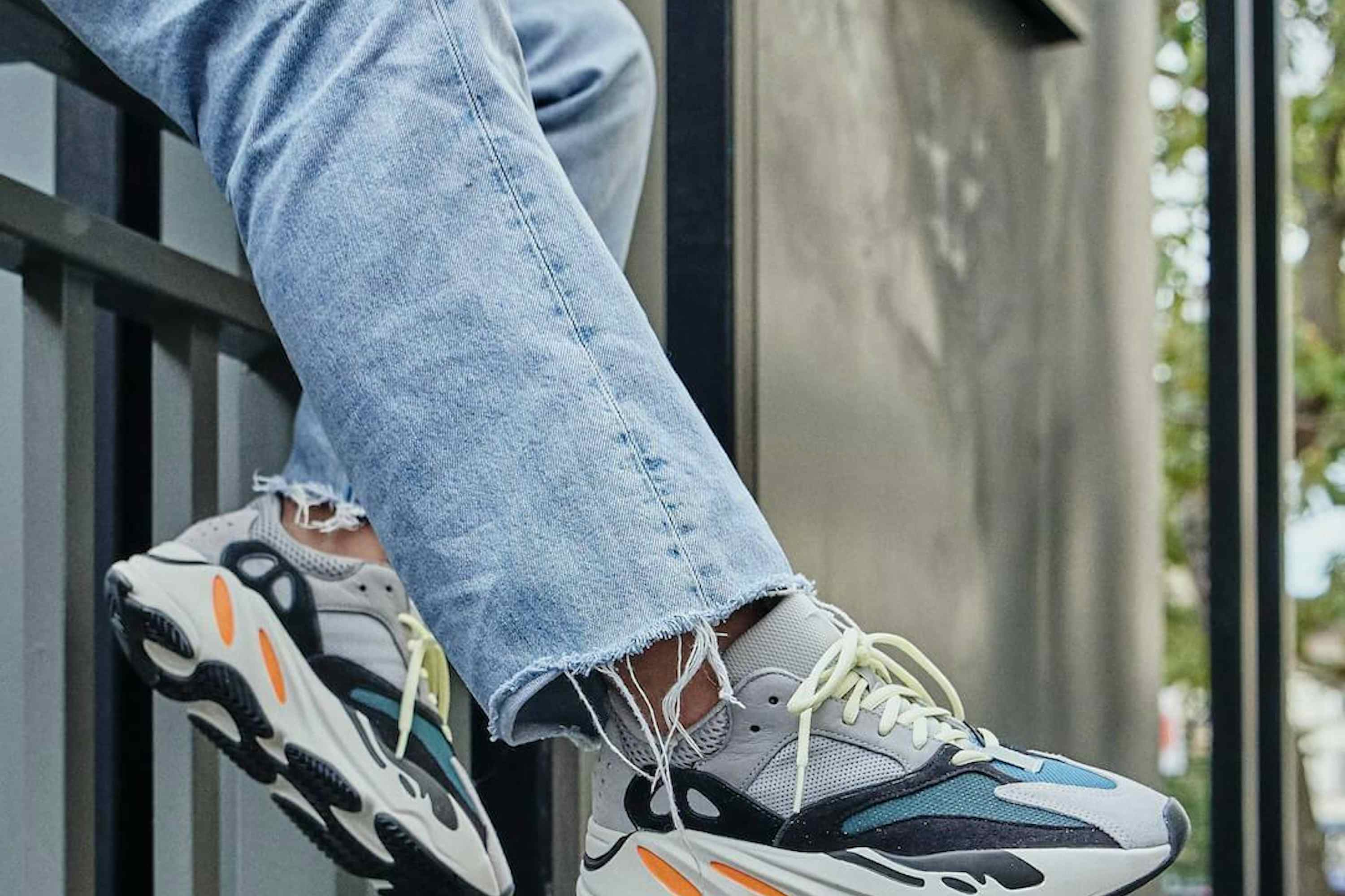 De Adidas Yeezy Boost 700 "Wave Runner" krijgt een… | Sneaker Squad
